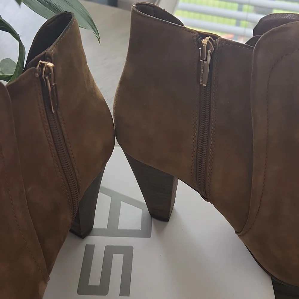 Tan suede booties - Picture 6 of 6